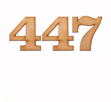 447 numara - Beyaz arkaplanda izole edilmiş bir tahta parçası