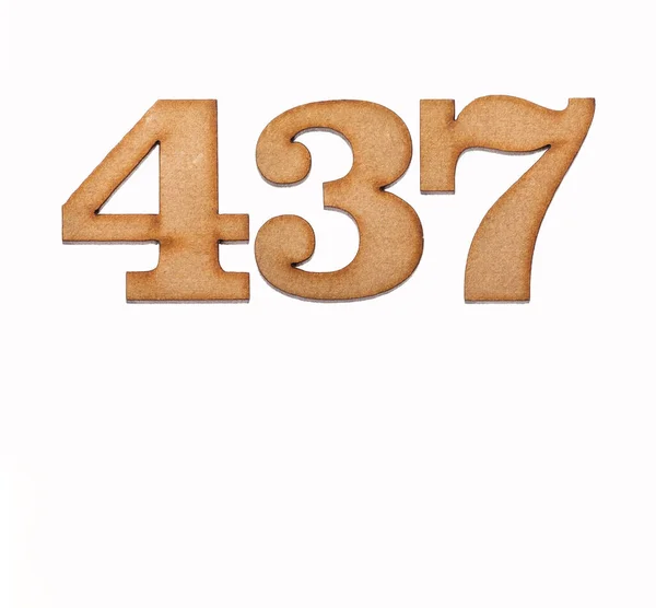 Número 437 Pedaço Madeira Isolado Sobre Fundo Branco — Fotografia de Stock