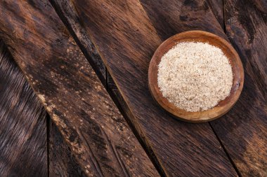 Kabızlığı azaltmak için kuru psiko kabuk lifleri.