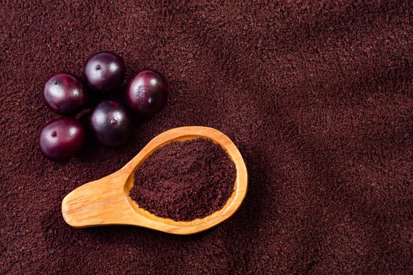 Kaşıkta Acai çileği tozu - Euterpe oleracea