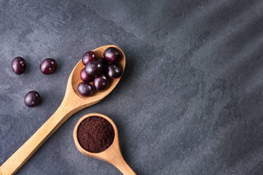 Euterpe oleracea - Kaşıkta Acai üzümü tozu