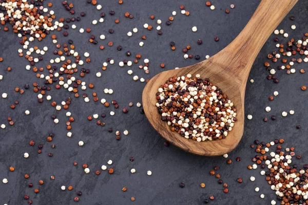 Mieszanina Komosy Czerwonej Białej Brązowej Chenopodium Quinoa — Zdjęcie stockowe