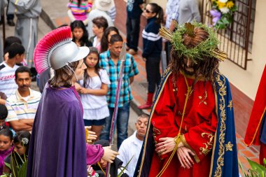 El Retiro, Antioquia - Kolombiya - Nisan 06, 2012. Kutsal Cuma, Kutsal Hafta Geçit Töreni, geleneksel Katolik Kutlaması.