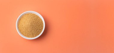 Seramik kasede organik amaranth tohumları - Amaranthus