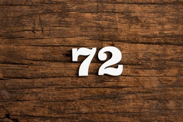 Nummer Aus Holz Isoliert Auf Rustikalem Hintergrund — Stockfoto