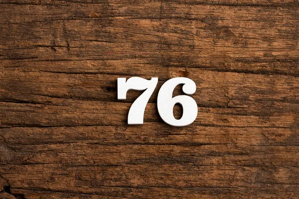 Numer Drewnie Izolowany Rustykalnym Tle — Zdjęcie stockowe