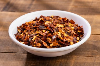 Kavanozda ezilmiş kırmızı biber - kurutulmuş kırmızı biber