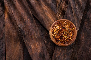 Kavanozda ezilmiş kırmızı biber - kurutulmuş kırmızı biber