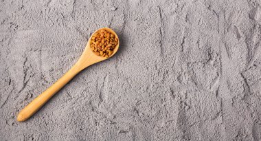 Çiğ çemen otu tohumu - Methi Dana. Sağlıklı yemek.