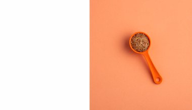 Linum usitatissimum - Kaşıkta ezilmiş keten tohumu