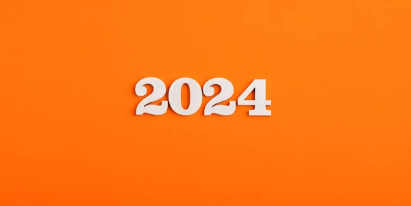 2024年新年的成就 橙色背景的白色数字 — 图库照片