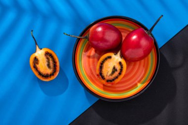 Solanum betaceum - Organik tatlı tropikal greft böğürtlen tamarillo