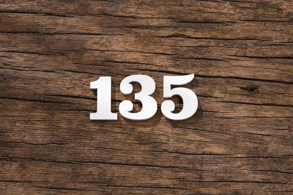 Nummer 135 Stück Auf Rustikalem Holz Hintergrund — Stockfoto