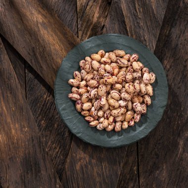 Phaseolus vulgaris - Ahşap kasede kurutulmuş fasulye