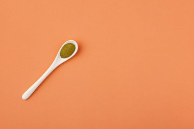 Moringa - Seramik kaşıkta organik yeşil toz