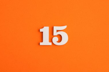 15 numara - Turuncu köpük kauçuk arka planda