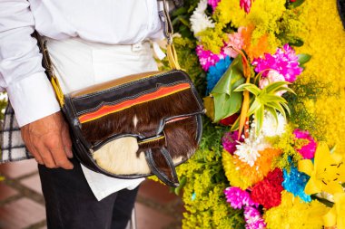 Medellin is partying, the flower fair returns with the parade of silleteros