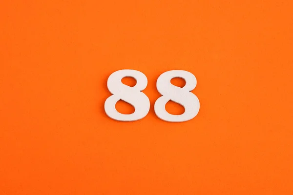 Λευκό Ξύλινο Αριθμό Eva Καουτσούκ Πορτοκαλί Φόντο — Φωτογραφία Αρχείου