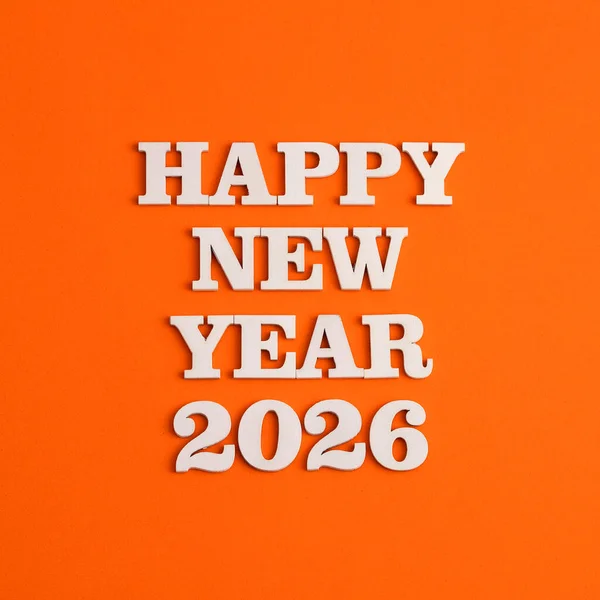 Ευχόμαστε Ευτυχισμένο Νέο Έτος 2026 Λευκά Γράμματα Στο Ξύλο — Φωτογραφία Αρχείου
