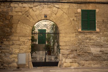 Manacor, Palma de Mallorca - İspanya - 15 Eylül 2022. İspanyol şehri ve belediyesi Mallorca 'nın doğusunda Balearic Adaları' nda yer almaktadır. Akdeniz 'in kıyılarında.