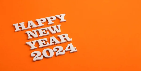 Ευτυχισμένο Νέο Έτος 2024 Ξύλινα Γράμματα Πορτοκαλί Φόντο — Φωτογραφία Αρχείου