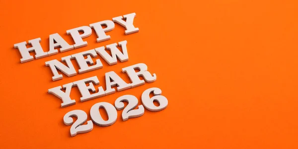 Ευτυχισμένο Νέο Έτος 2026 Ξύλινα Γράμματα Πορτοκαλί Φόντο — Φωτογραφία Αρχείου
