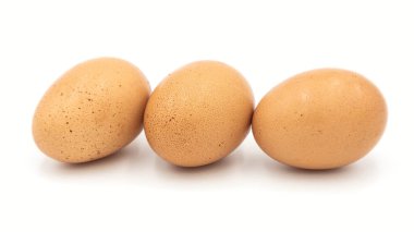 tavuk yumurta beyaz zemin üzerine izole kapatmak