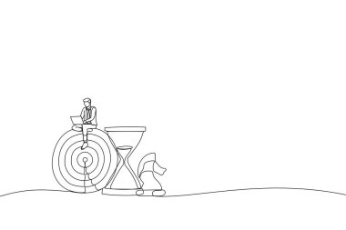 Bilgisayarla çalışan akıllı iş adamlarının çizimleri satranç şövalyesi ve kum saatiyle hedefe oturur. İş stratejisi için metafor, hedefe ulaşmayı planlamak. Tek satır resim stili