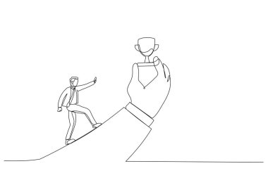 Büyük bir el ile kupa ulaşmak için tüm çabayı sarf eden işadamı tasviri. Amacına ulaşmak için motivasyon metaforu, çalışanı motive etmek için küçük bir zafer. Bir satır biçimi ar