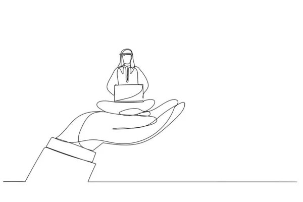 一个巨大的手牵着一个在笔记本电脑上工作的阿拉伯男子的漫画 比喻员工的关怀 企业的支持 连续线条艺术风格 — 图库矢量图片