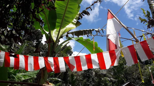 インドネシア独立記念日におけるインドネシア国旗の美しい背景 — ストック写真