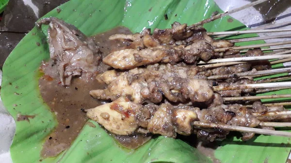 Comida Deliciosa Indonésia Sate Carne Frango Cabra Com Molho Amendoim — Fotografia de Stock