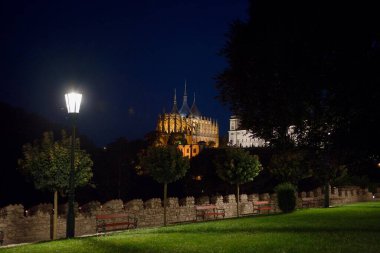 Kutna Hora 'da gece kentiyle sokak lambaları