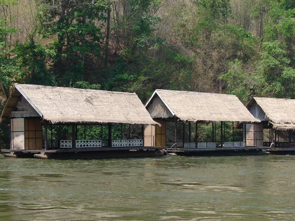 Raft Houses River Kwai Kanchanaburi Tailândia — Fotografia de Stock