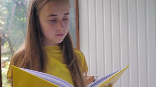 Cute Teenage Girl Long Blond Hair Yellow Shirt Reading Yellow — Stockvideo
