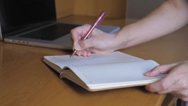 Woman Writes Notebook Ballpoint Pen Notebook Table Next Laptop Womens — Stock videók
