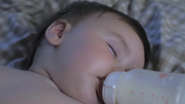 Portrait Sleeping Little Child Bottle His Mouth Baby Eats Dream — ストック動画