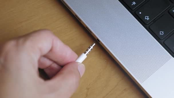 Man Puts Headphones Headphone Jack Laptop Close Man Inserting Wire — Wideo stockowe