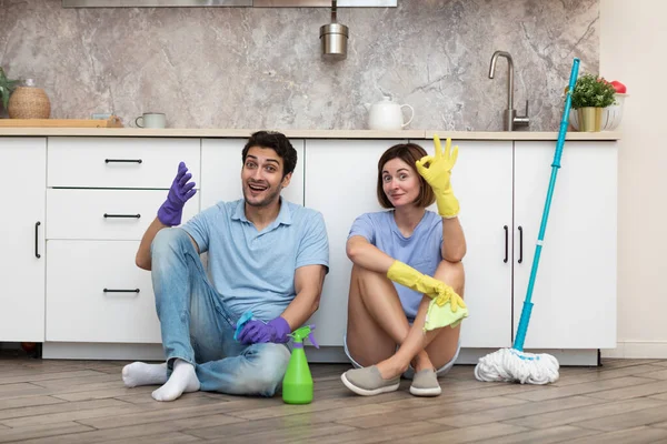 Tired Couple Sitting Floor Smiling Exhausted Cleaning Day Home — Stock Photo, Image