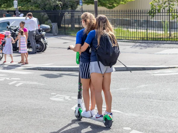 Paris France June 2019 Two Beautiful Young Teenage Girls Riding — Fotografia de Stock