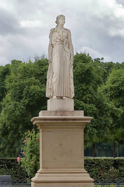 Παρίσι Γαλλία Ιουνίου 2019 Άγαλμα Του Αγγελιοφόρου Messagere Στους Κήπους — Φωτογραφία Αρχείου
