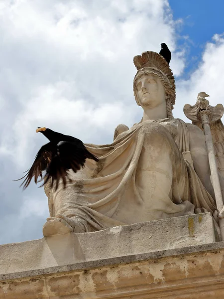 France Victoriable Statue Antoine Franois Grard Crow Top Тюильри Garden — стоковое фото