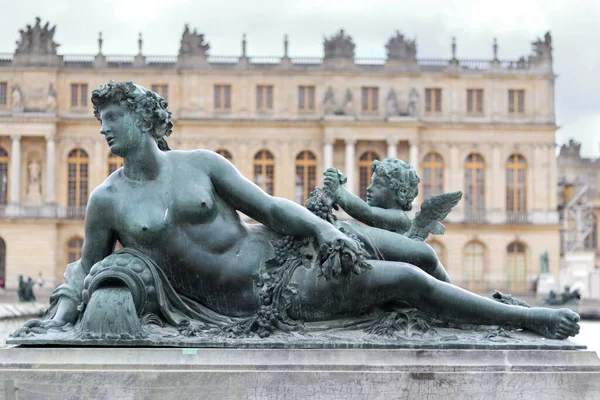 Versailles France Ιουνίου 2019 Χάλκινα Αγάλματα Αρχαίων Θεών Μπροστά Από — Φωτογραφία Αρχείου