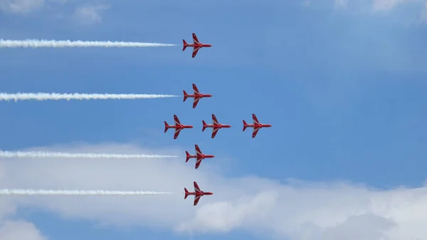 Авиашоу Red Arrows Команды Raf — стоковое фото