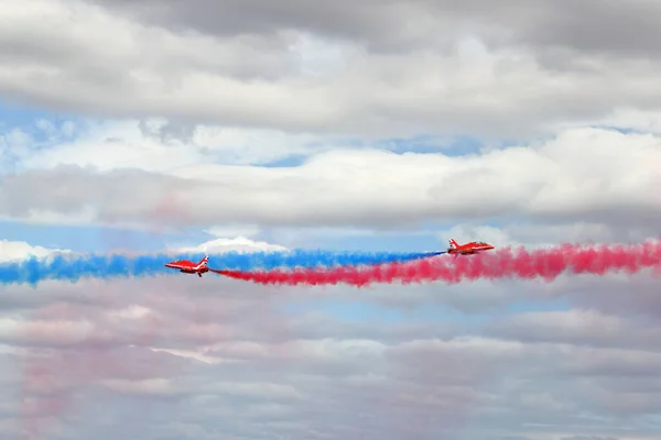 英国皇家空军特技飞行队红箭空中表演 — 图库照片