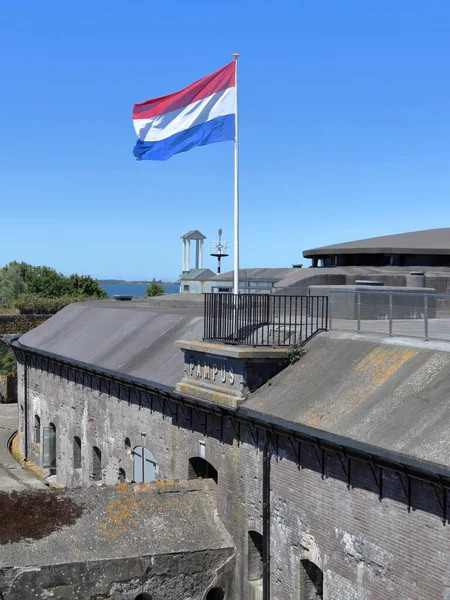 Nizozemská Vlajka Pampusu Umělém Ostrově Mořské Pevnosti Konce Století Nedaleko — Stock fotografie