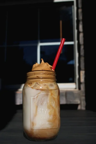 Iced Dalgona Coffee Jar — Stok fotoğraf