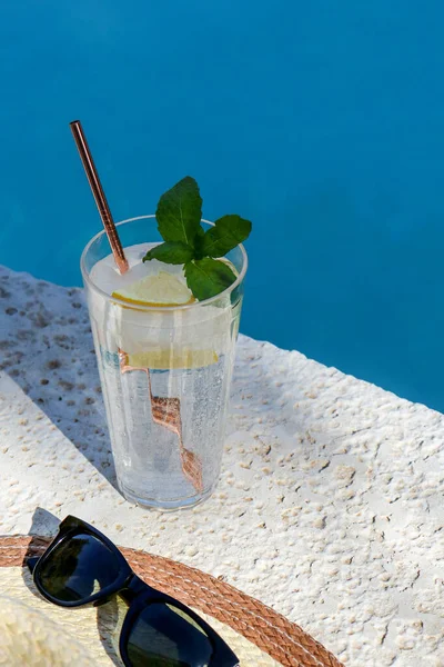 Glass Water Lemon Summer Hat Sunglasses Pool — 图库照片