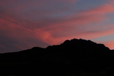 Dağlarda gün batımı