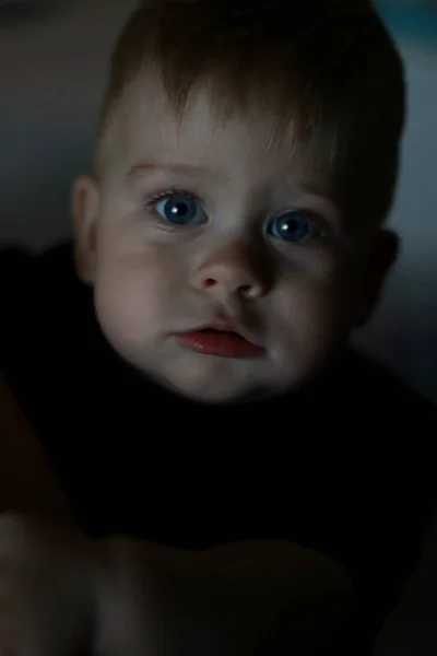 Close Portrait Baby Boy Blue Eyes Dark Background — Fotografia de Stock